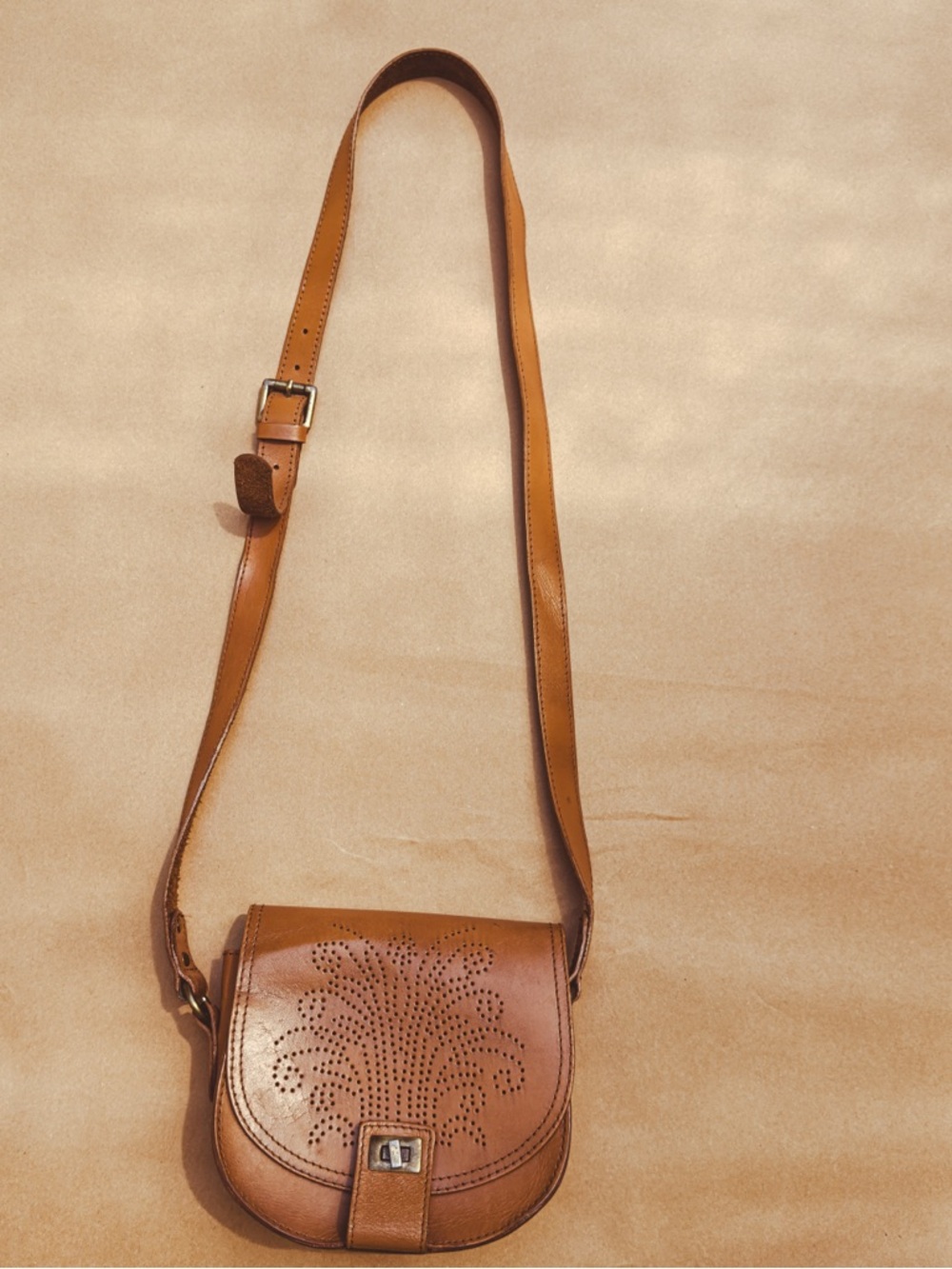 Women's Tan Leather Crossbody Bag - Classic Saddle Design